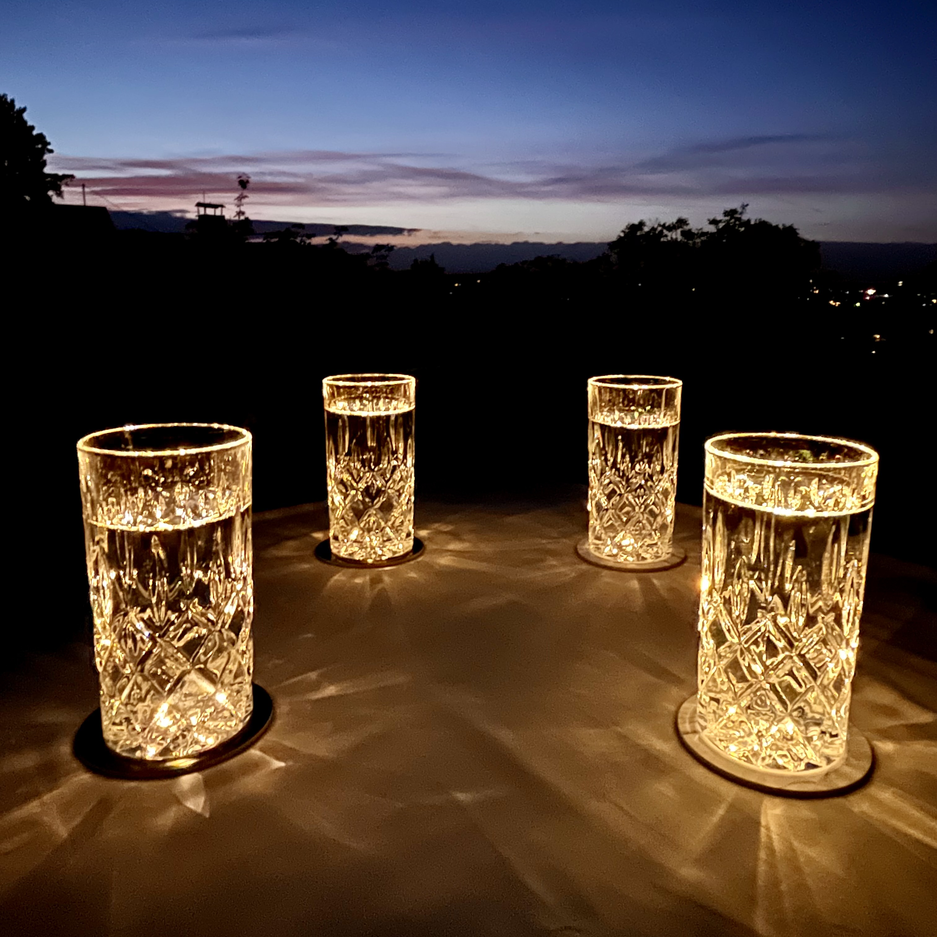 Dessous de verre lumineux avec piles de rechange offertes | Design : Rudolphe