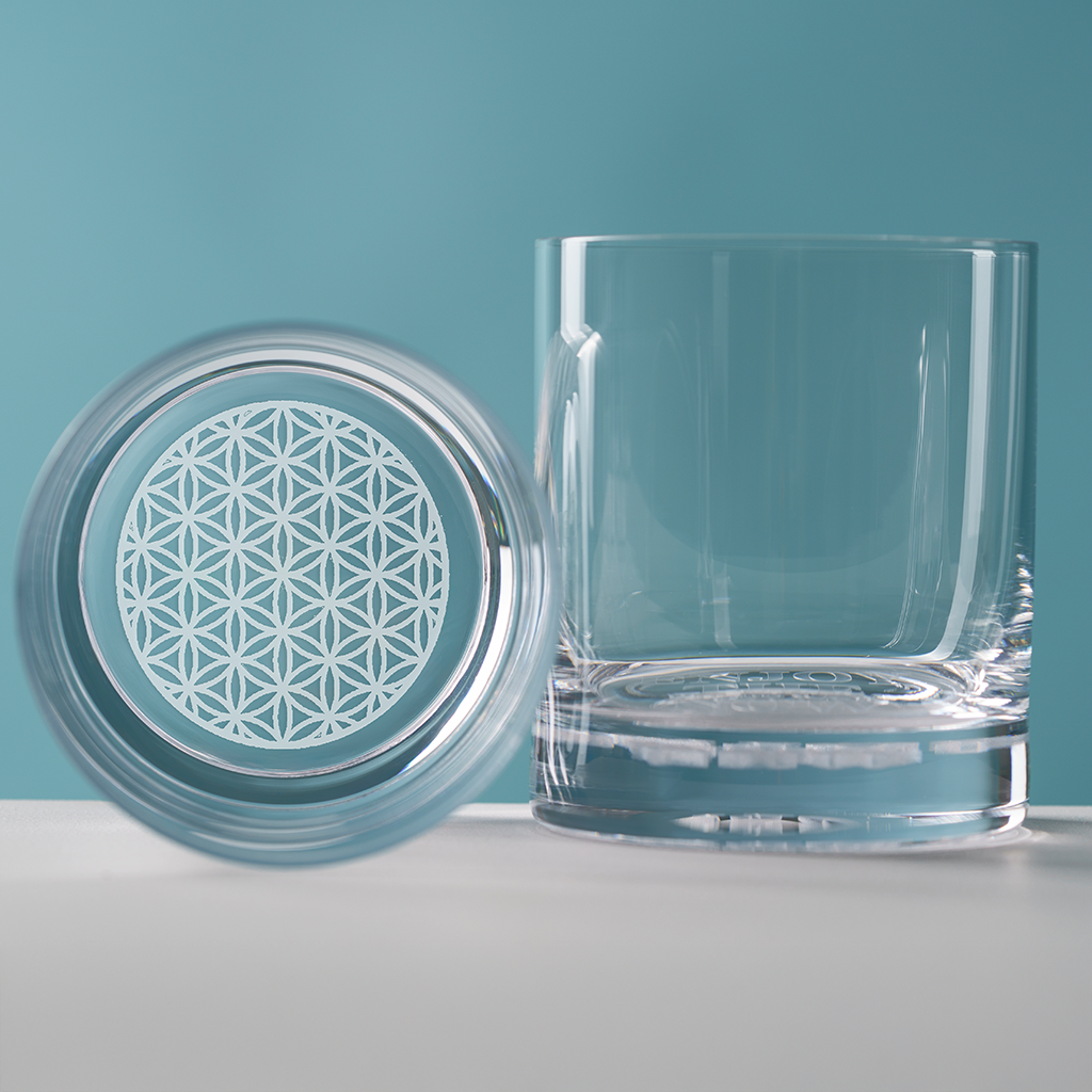 2 verres en cristal avec design 3D au fond du verre